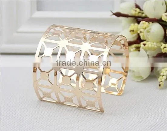 Wholesale Jewelry Gold Geometry Hollow -out Women Cuff Bangle With High Quality photo-3