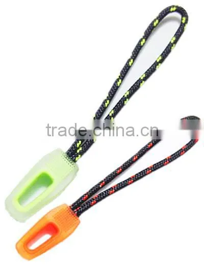 China Factory Hilti Price Custom Downcoat Plastic Zipper Puller photo-2