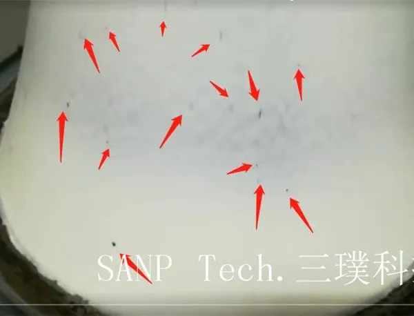 Смесь для очистки полиэтиленового углерода, предотвращающая накипи в машинах для выдува пленки во время остановки
