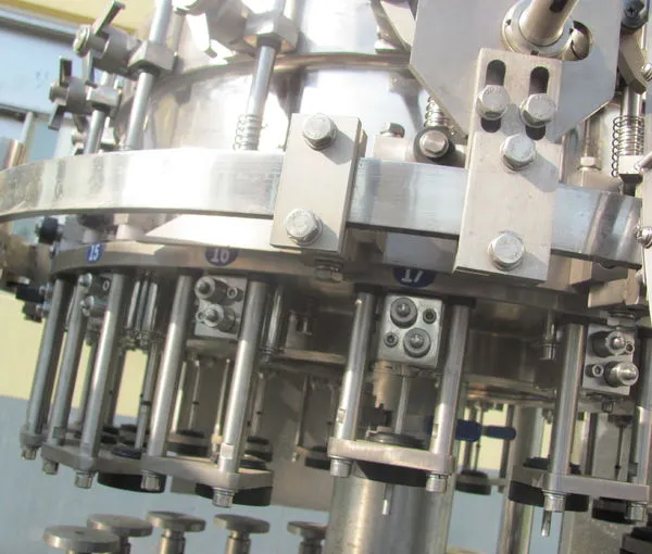 Fast-Sealing Machine for 250ml/300ml Aluminum and Iron Can Beverage Filling photo-2