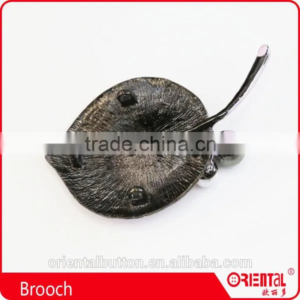Pearl Decorated Leaf Shape Sewing Brooch for Cappa and Coats photo-3