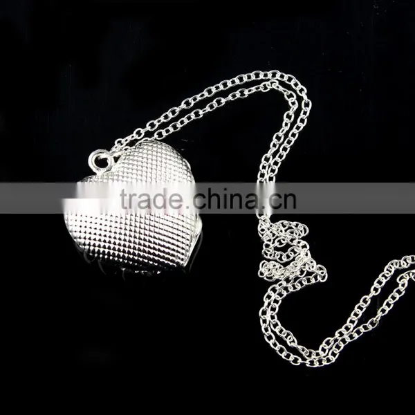 Silver Glowing Necklace Hollow Glow in the Dark Heart Pendant Luminous Necklace photo-2