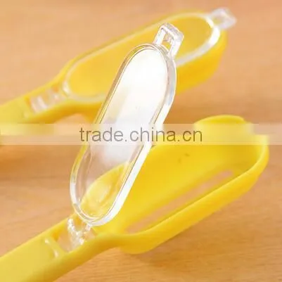 Stocked Plastic Fish Scale Scraper Fish Scale Remover With Cover photo-4