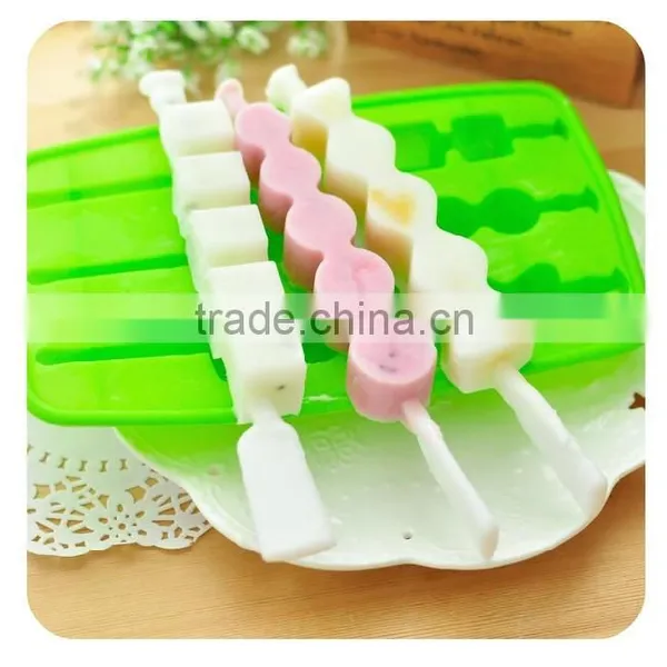 Funny Sugar-coated Berry Shaped 3 Cavity Silicone Ice Tray Mold With Sticks photo-6