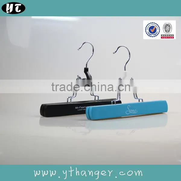 HA7067 Black Skirt Wooden Hanger Luxury Hair Extensions Hanger Supplier's Choice photo-5
