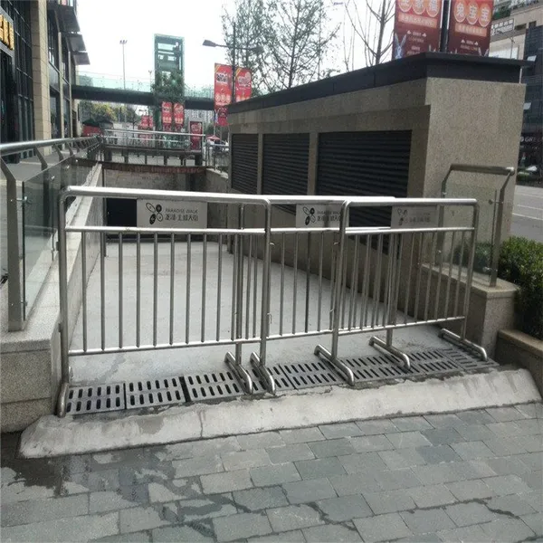 Interlocking Plastic Crowd Control Barrier UV-Resistant for Long-Term Outdoor Deployment