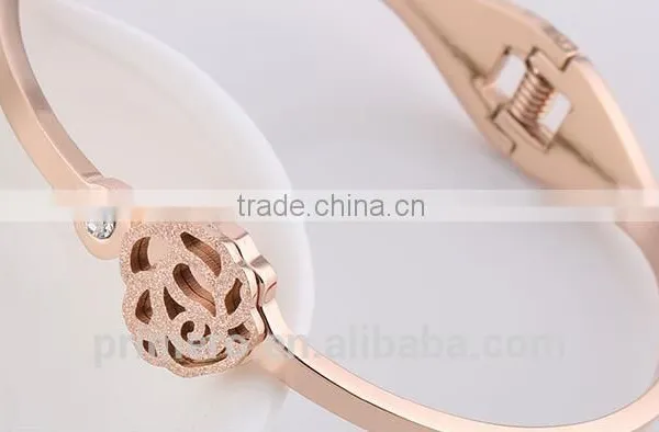 Fashion 18k Rose Gold Zircon Bracelet Beautiful Camellias Titanium Bangle Jewelry photo-4