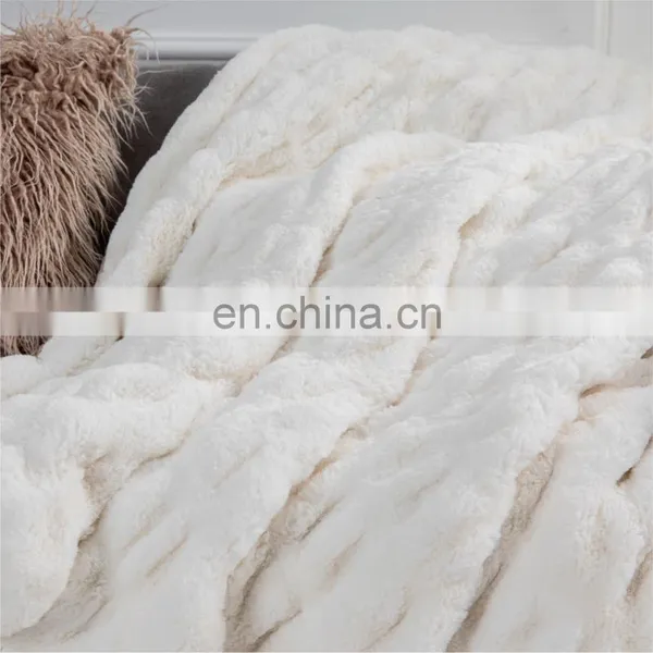 High Quality Spain Cozy 70%Acrylic 30%Polyester White Furry Throw Spandex Blanket For Winter Warm photo-3