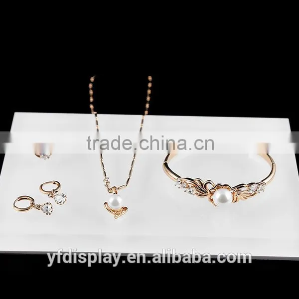 Customized Acrylic Jewellery Display Stand photo-3