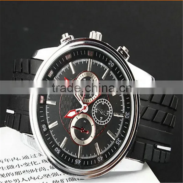 Classic Quartz Mens Watch With Silicone Band