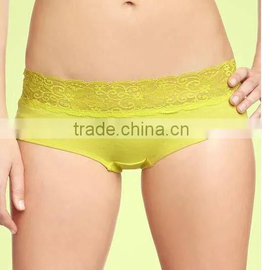 Seamless Lace-trim Girl Shorts