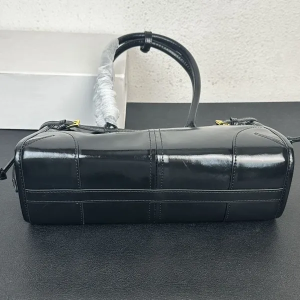 Original Wholesale Lady 1: 1 Mirror Women Designer Replica Online Store Famous Brand Luxury Classic Replicas Shoulder Bags Purse Leather Leisure Bag photo-4