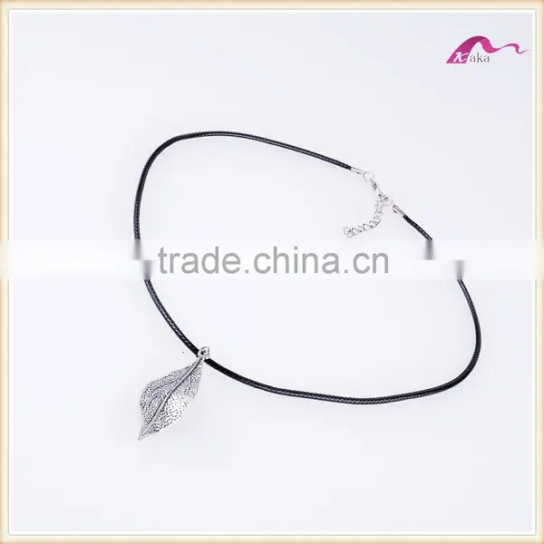 Simple Fashion Charm Leaf Shaped Pendant Leather Rope Necklace Quality Choice photo-2