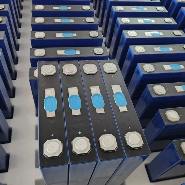 EVE LF218 3.22V 218Ah Grade A LiFePO4 Cell Low Internal Resistance 4000 Cycles Prismatic LFP Battery for Solar ESS Commercial Energy Storage Wholesale