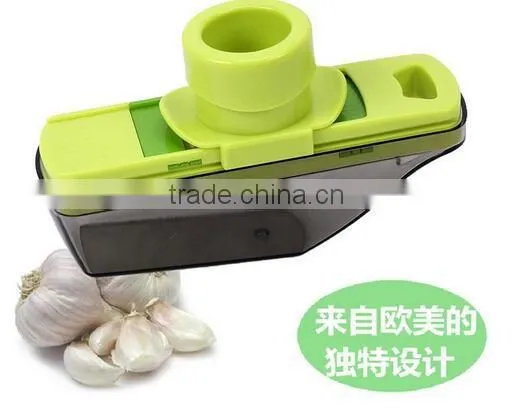 Cy284 Multifunction Kitchen Vegetable Tool Plastic Garlic Press Grater With Storage for Garlic Ginger photo-4