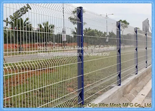 Green Vinyl Coated Decorative Welded Wire Mesh 3D Fence Panels for Playground photo-2