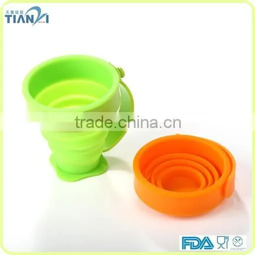 Wholesale FDA/LFGB Standard Non-toxic Foldable Silicone Cup With Handle