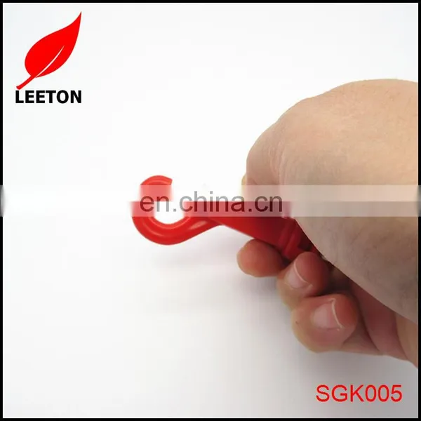 Factory Supply Red Plastic Keyring photo-3