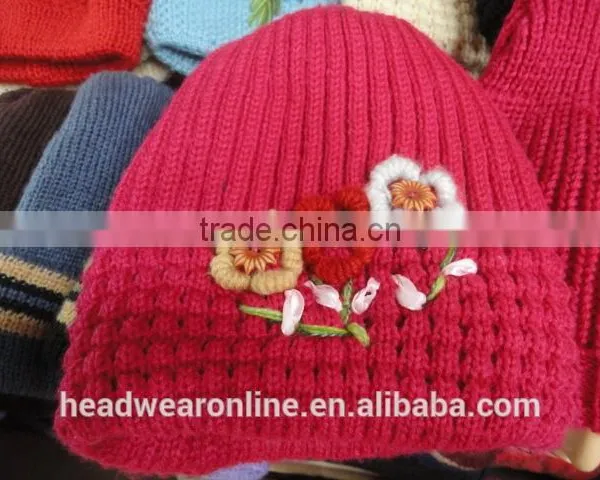 Red Embroidery Knitted Hats photo-4