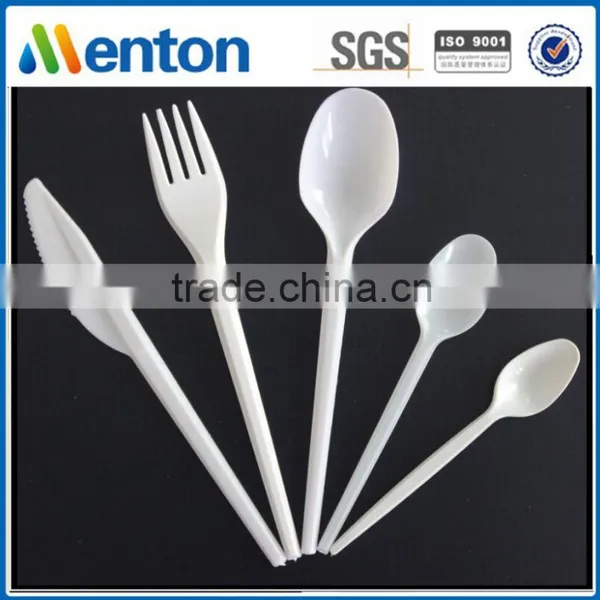 Disposable plastic flatware set
