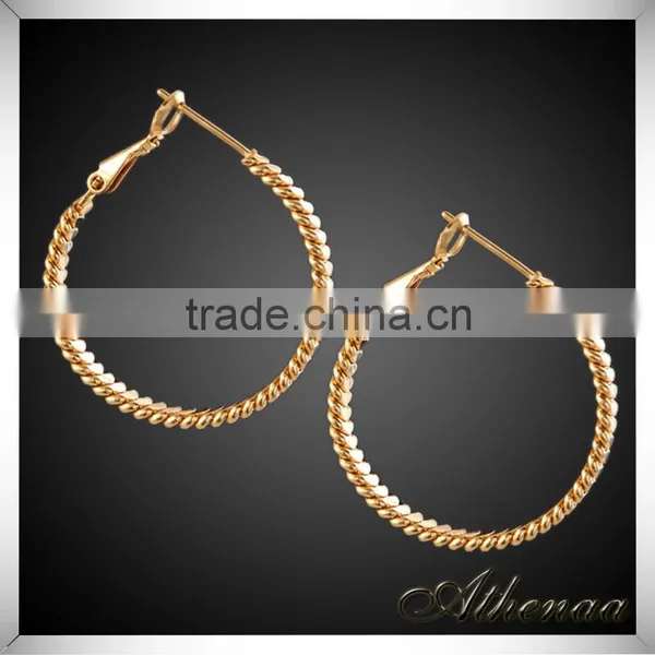 Top Design Fashion Jewelry Manufacturer Brass Charm Simple Gold Earring Designs for Women