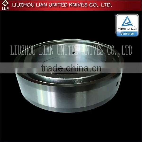 Circular bottom knife for slitter machine