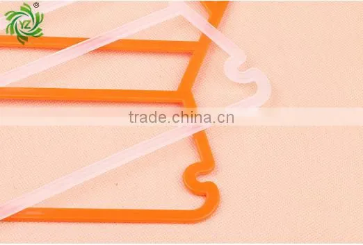 Yiwu Wholesale Body Shape Dispaly Plastic Clothes and Pants Hangers for Kids photo-4