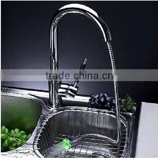 China Sanitary Chrome Surface Finished Kitchen Faucet photo-3