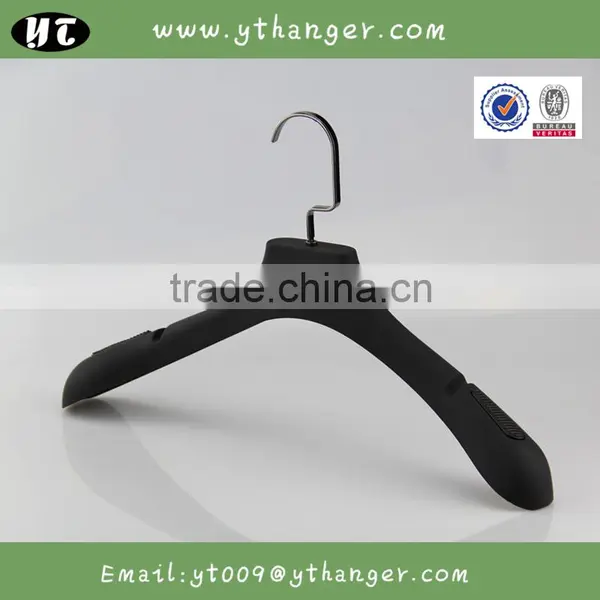 HA1423 Non Slip Plastic Clothes Hanger Rubber Coated Coat Hanger photo-5