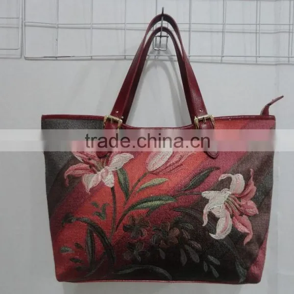 Beautiful Lily Design Silk Embroidery Lether Material Lady Bag photo-2