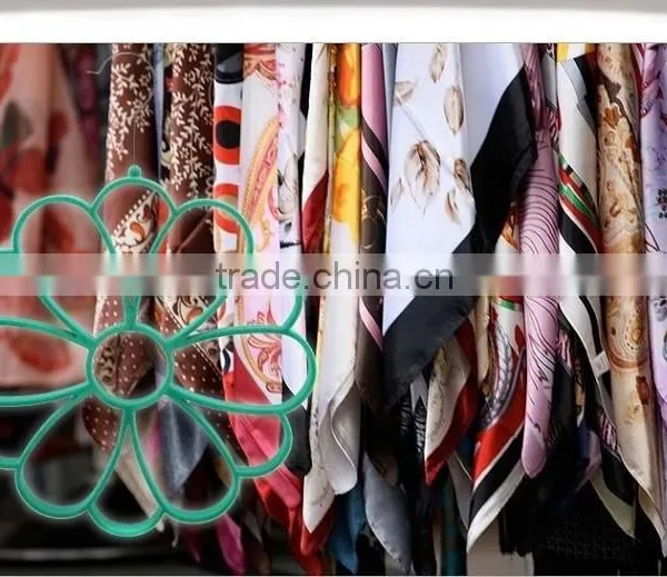Hight Quality Flocked Flower Scarf Hanger photo-6