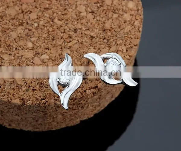 Multi Colar Zircon Sea Shell Shaped Prong Setting Ear Studs photo-3