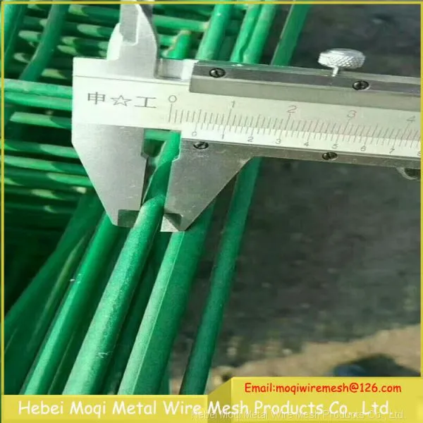 PVC Powder Coated Triangle Bend 3D Welded Wire Mesh Fence Sale photo-4