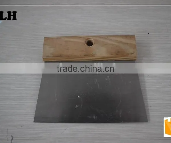 Carbon Steel Blade Scraper With Wooden Handle photo-3