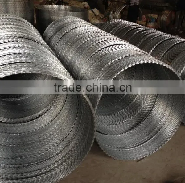 Factory Wholesale Hot-dipped Galvanized Razor Barbed Wire Mesh Fence photo-5