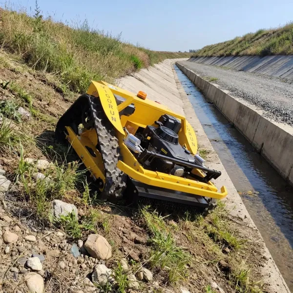Drainage Channels Embankment Upkeep 600MM Gasoline Engine Remote Controlled Tracked Grass Cutting Machine