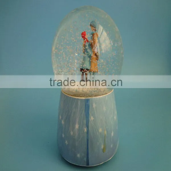 Special Deisgn Wedding Decoration Lover Water Globe Made of Resin Material