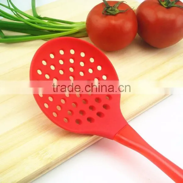 Nylon Handle Red Color Silicone Skimmer photo-4