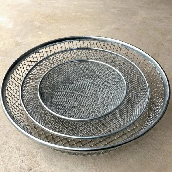 Stainless Steel Wire Gravel Sifter Raised Bed Soil Sifter Stackable Design 3*3mm Mesh 30cm Diameter Gardening Sieve with Welding