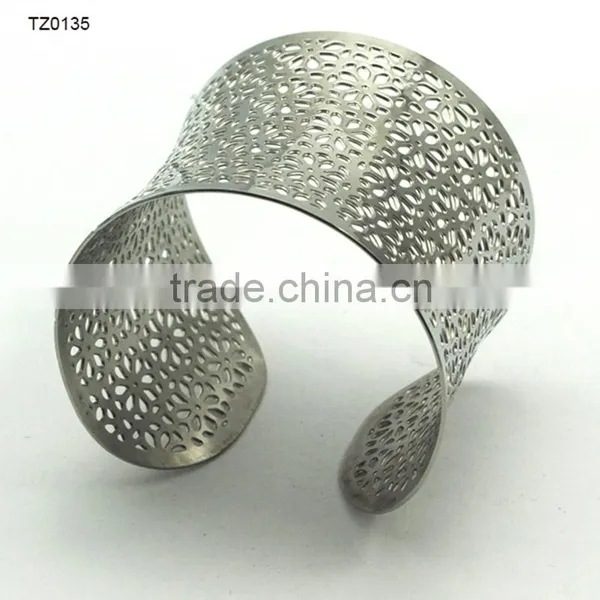 Fashion Hollow Out Heavy Cuff Bangles Cheap Stainless Steel Bracelet photo-2