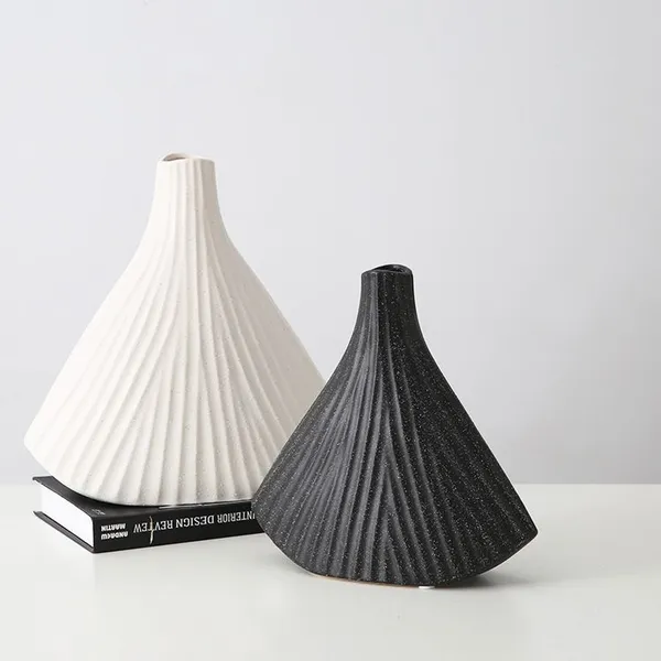 Simple Shell Soft Hand Made Ceramic Vase Decoration Art For Showroom Hotel Reception photo-3