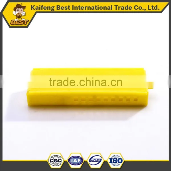 Yellow Plastic Bee Queen Cage for Beekeepung Equipment photo-4