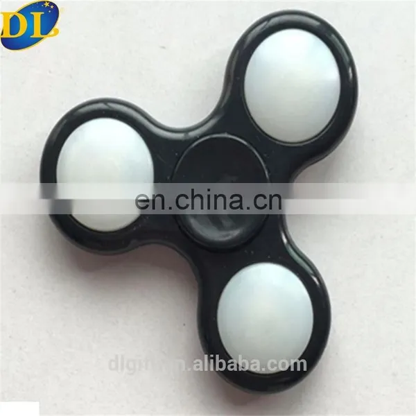 2017 Modern Style Plastic Led Hand Cube Spinner Toy