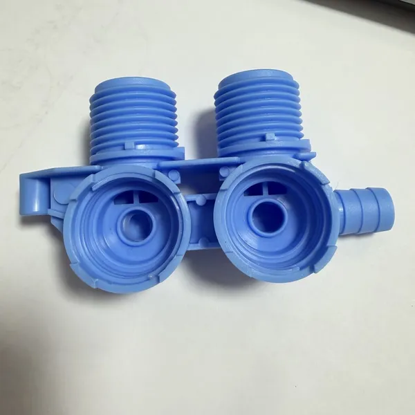 OEM IATF16949 Auto Dual Port Tubing Joint PA66 GF30 NEV Thermal Management Dual Channel Valve Plastic Injection Assembly Vietnam