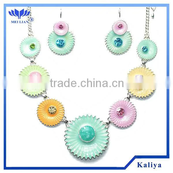 2014 MULTI-COLORED FRESHWATER PEARL KNOTTED NECKLACE ALLUREGEM