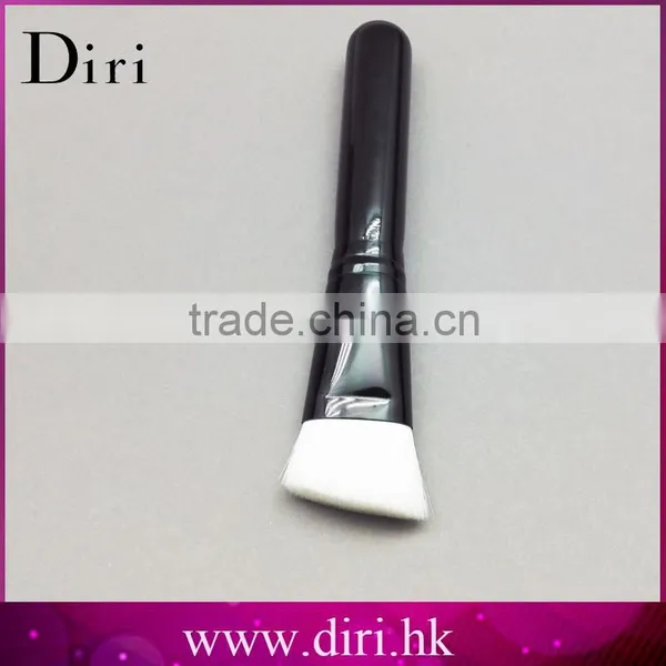 High Quality Nylon Hair Powder Brush Wood Handle Material White Hair Makeup Brush photo-3