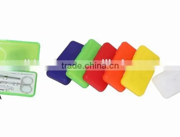 4PCS Manicure Set in Colorful Plastic Gift Box