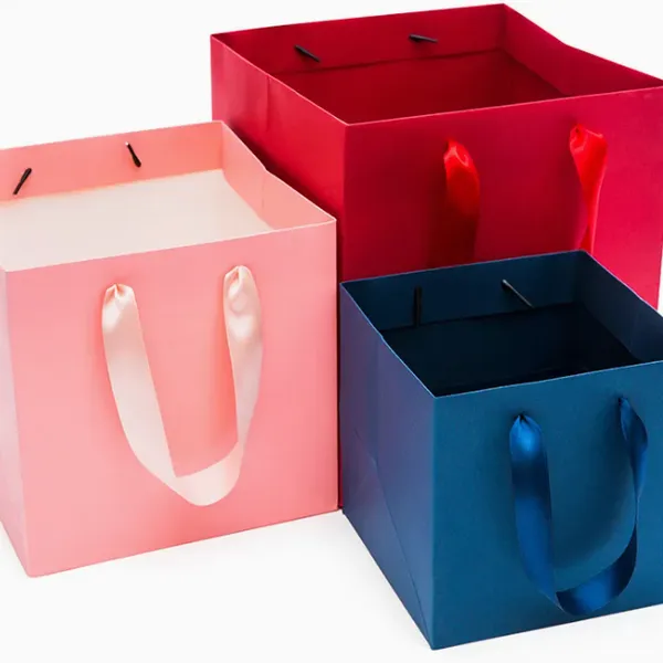 Wholesale of Customized Paper Bags, Clothing, Gifts, Shopping Paper Manufacturers photo-4
