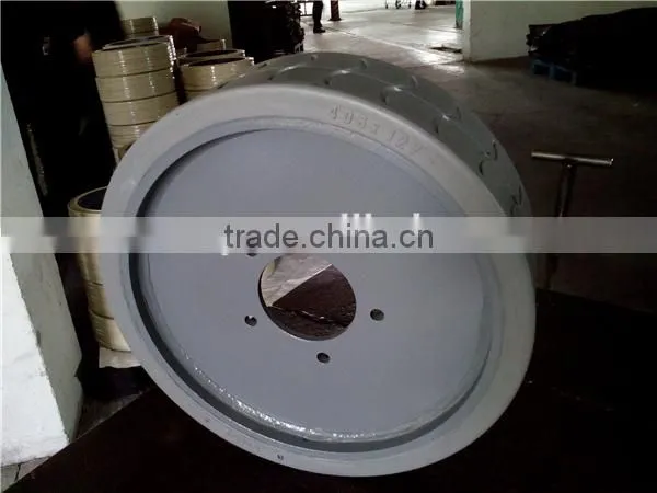 Electric Outdoor Small Hydraulic Scissor Lift Platform Tyre With Grey Rims 5 Holes photo-2