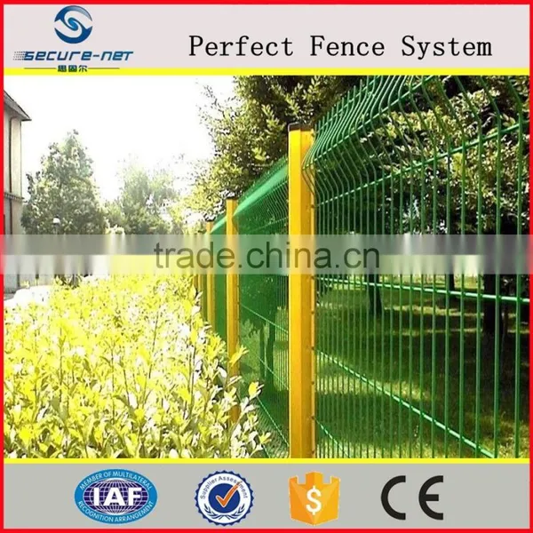 PVC Coated Galvanized Metal Welded Wire Mesh Fence photo-3